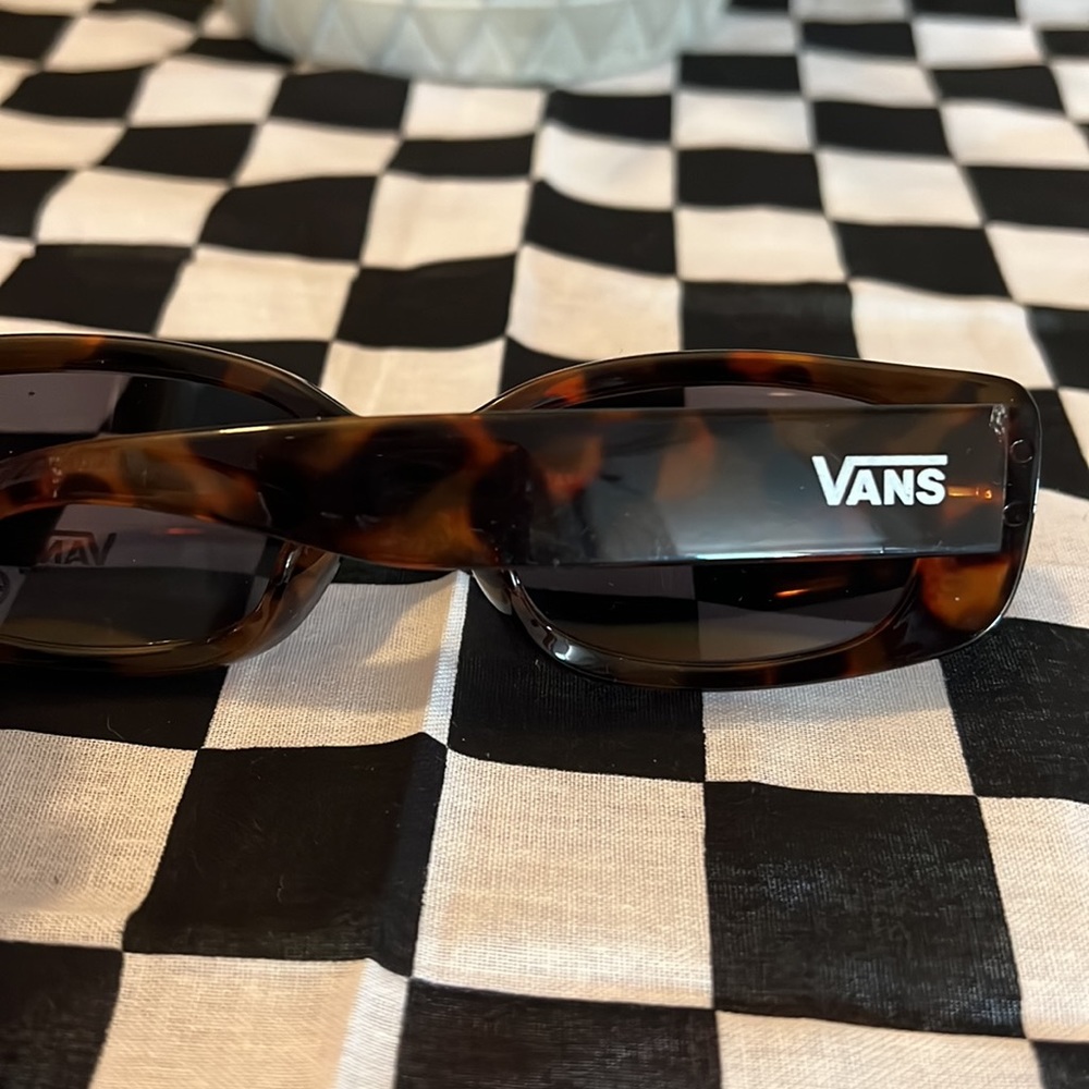 Vans Women’s Cheetah print UV400 protection sunglasses. NWT - Picture 8 of 8